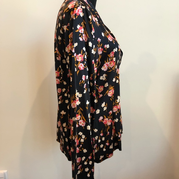 ALC Black Silk Button-down Floral Blouse in Size 6 - Picture 5 of 11